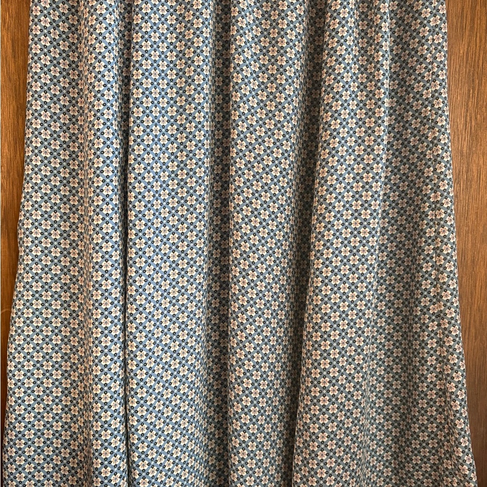 Max Studio Blue and White Floral Shirt - Picture 3 of 4